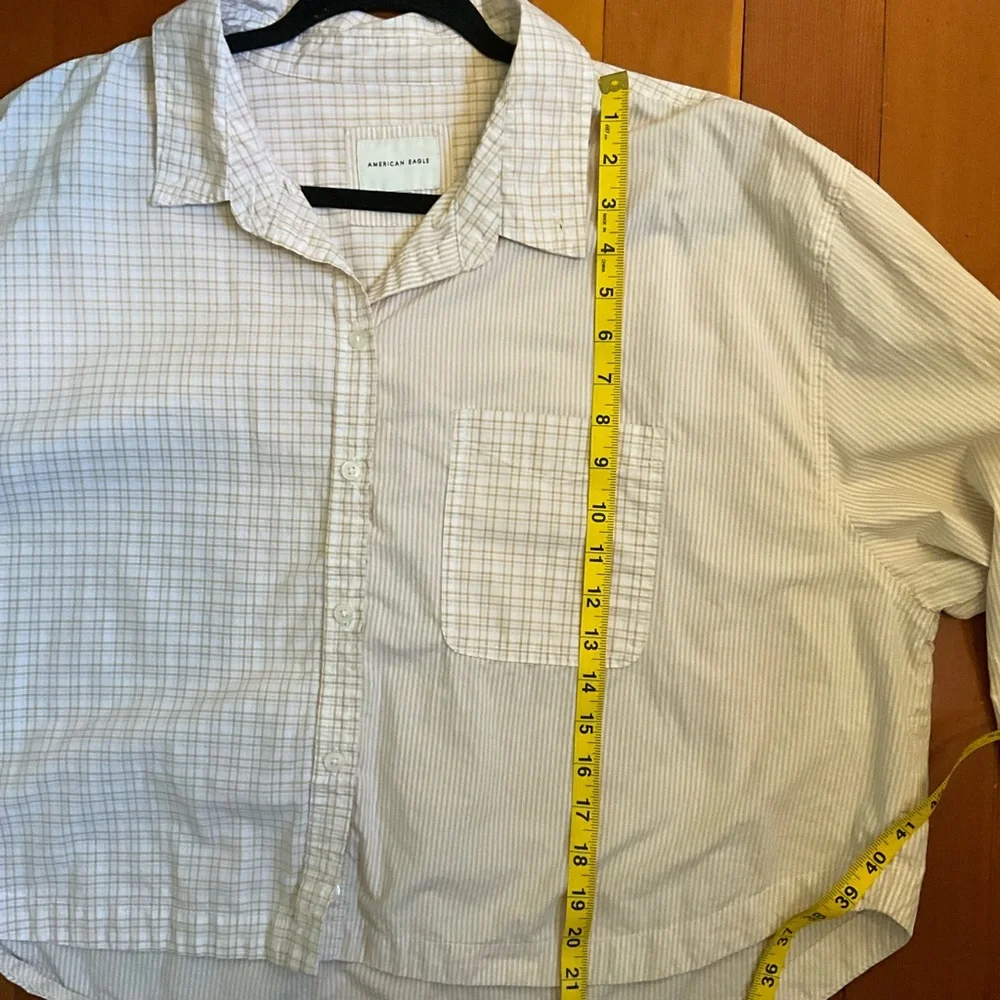 American Eagle Cropped Plaid Button-Up Shirt - Picture 5 of 5